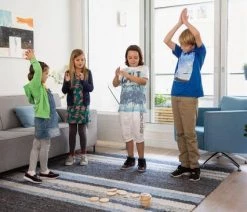 BS Toys Moves! Denkspel - Actief Beweeg Spel Vanaf 6 Jaar - Houten Kaarten - Kinderspeelgoed -Vloerspellen Verkoop 550x366 12