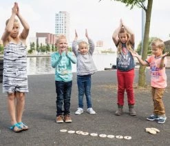 BS Toys Moves! Denkspel - Actief Beweeg Spel Vanaf 6 Jaar - Houten Kaarten - Kinderspeelgoed -Vloerspellen Verkoop 550x366 9