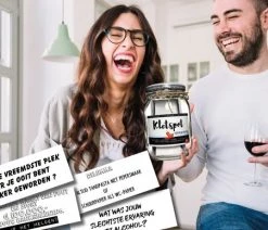 Kletspot Extra PITTIG | Kletskaarten | Kletsspel | 18+ -Vloerspellen Verkoop 550x387 1