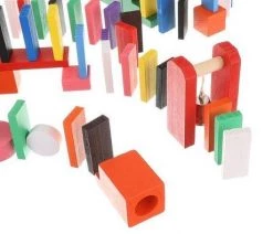 Woodtoys XL Domino Hout Set - 360 Stuks - Puzzel - Domino Stenen - Diverse Kleuren - Vloerspel - Speelgoed Voor Jongens - Speelgoed Voor Meisjes - Klassiek Spel - Cadeau Kind -Vloerspellen Verkoop 550x395 1