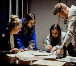 E-scaperooms Escape Room - Suspectum MMI - Thuis Escape Room - 1 Tot 3 Uur - 2 Tot 6 Spelers -Vloerspellen Verkoop 550x550 200